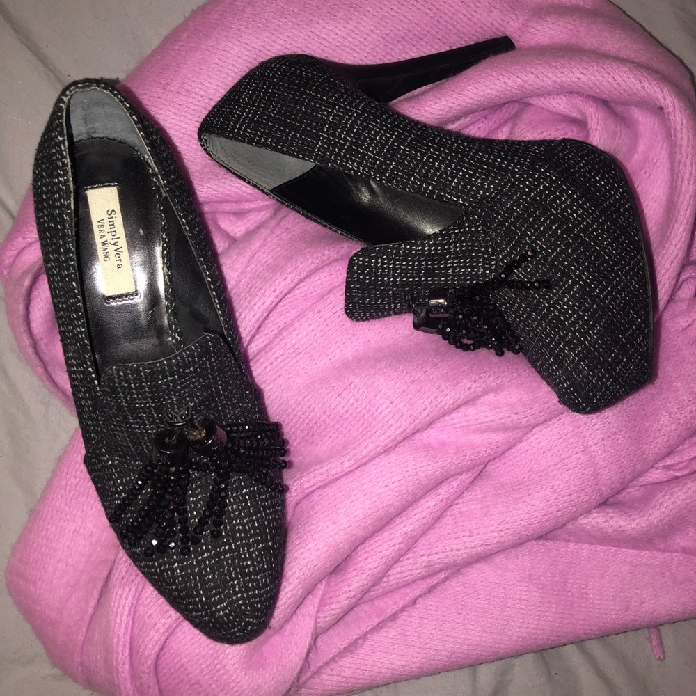 NWOB Simply Vera Wang beaded tassle pump 7.5